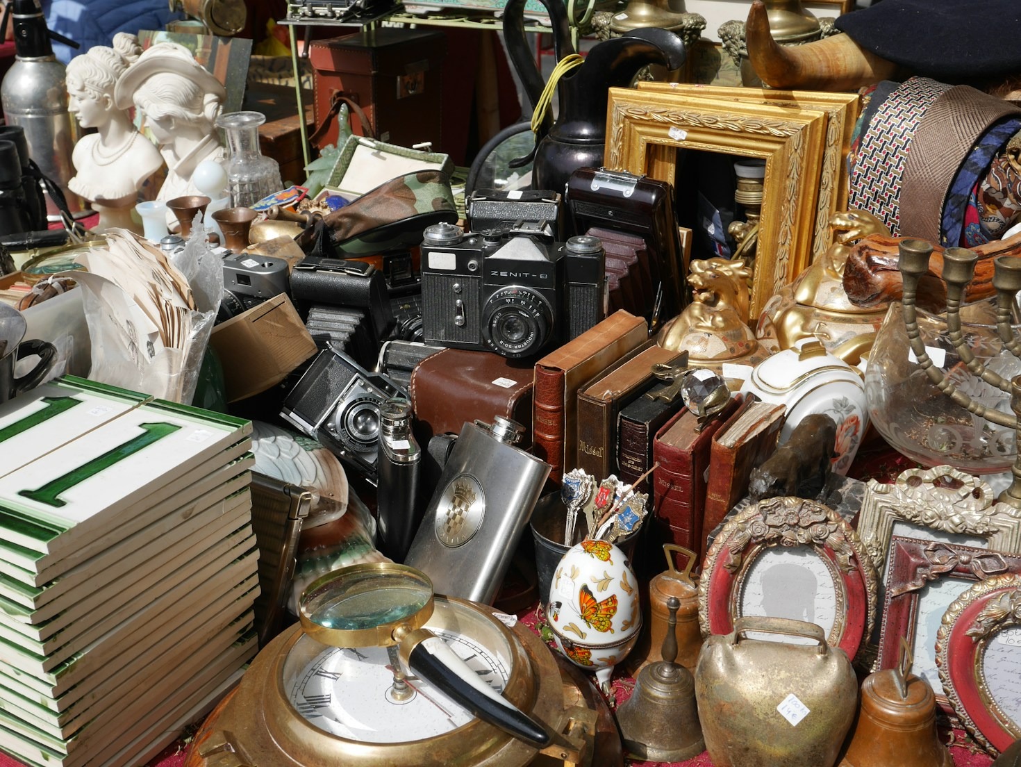 Vintage Collectibles: A Guide for Enthusiasts